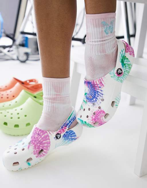 Crocs – Flerfärgade klassiska tofflor