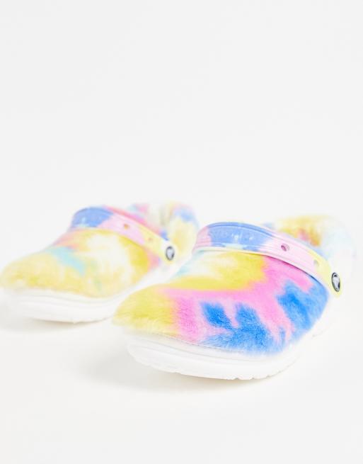 Crocs – Fur Sure – Klasyczne chodaki z wyściółką w kolorze tęczy, 3 z 4