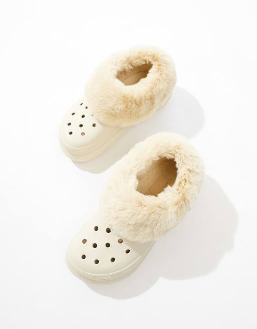 Crocs – Furever Crush – Clogs in Knochenweiß mit Kunstpelzfutter, 3 von 4