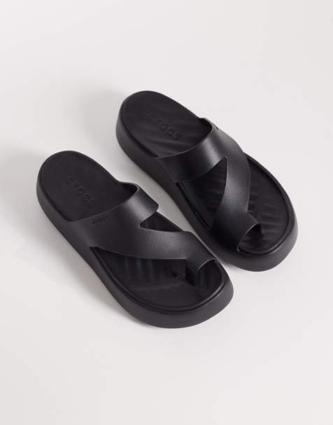 Crocs – Getaway – Czarne sandały na platformie z paskami w kształcie litery H - view 1