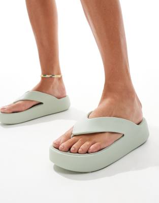 Crocs Getaway platform flip flop in green