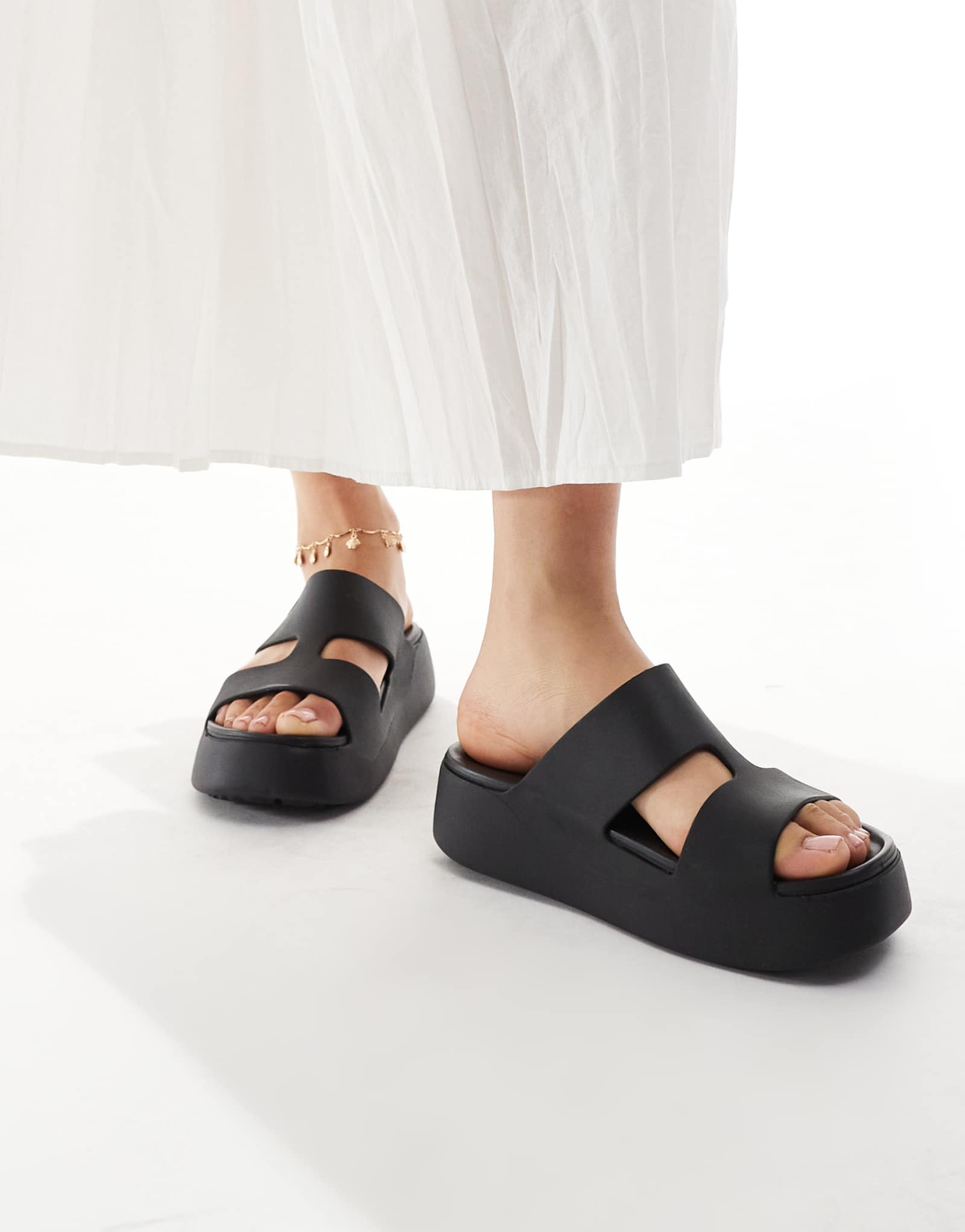 Черные босоножки Crocs Getaway на платформе с Н-образным ремешком
