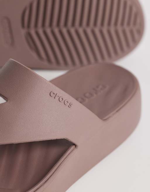 Crocs - Getaway Platform Toe Loop - Sandali infra-alluce con plateau color tartufo, 3 di 4