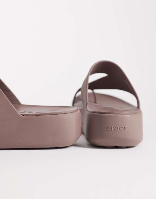 Crocs - Getaway Platform Toe Loop - Sandali infra-alluce con plateau color tartufo, 4 di 4