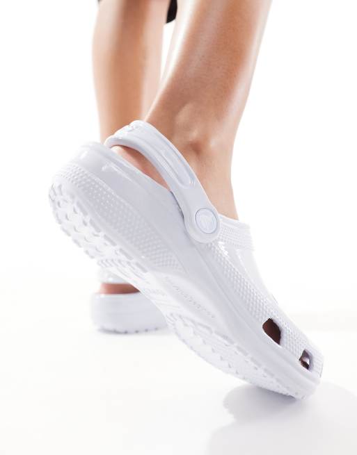 Crocs – Grå, klassiska och glansiga tofflor, 4 av 4