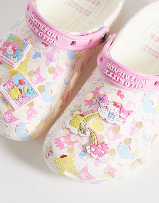 Crocs – Hello Kitty – Klassische Clogs in Pastellrosa mit Plateausohle, 4 von 4