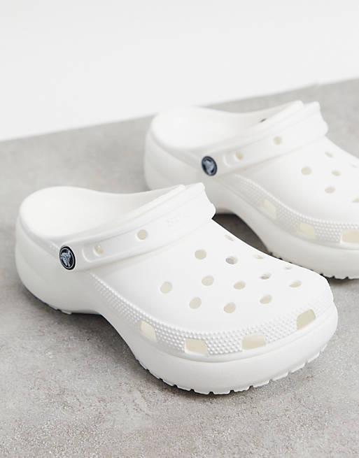 Crocs - Klassieke schoenen met plateauzool in wit