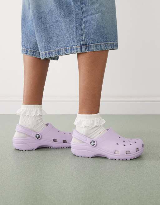 Crocs – Klassische Clogs in Lavendel, 3 von 4