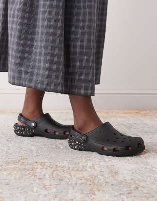 Crocs - Klassische Clogs in Schwarz mit Nieten