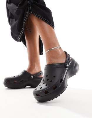 Crocs - Klassische Clogs in Schwarz mit Plateausohle