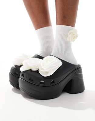 Crocs - Klassische Clogs in Schwarz mit Rosendetails