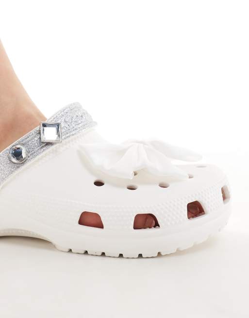 Crocs – Klassische Clogs in Weiß, exklusiv bei ASOS, 2 von 4