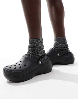 Crocs - Klassische, gefütterte Clogs in Schwarz mit Plateausohle