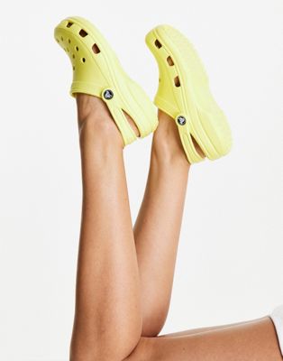 Crocs – Klassische Schuhe in Bananengelb