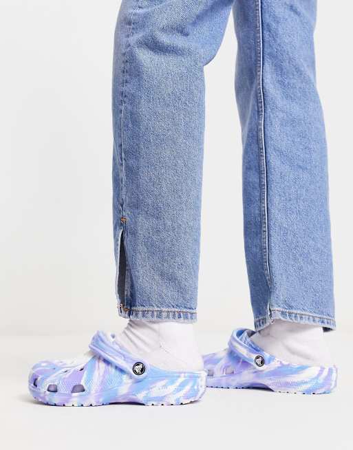 Crocs - Klassiske clogs med blåt marmorprint