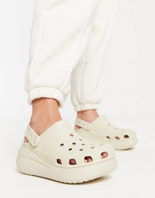 Crocs – Ljust benvita klassiska tofflor, 4 av 4