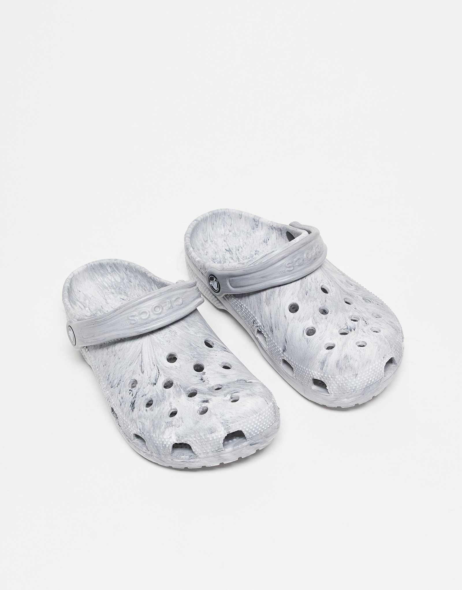 Мраморные сабо Crocs черного цвета