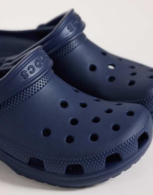 Crocs – Marinblå klassiska tofflor i unisex-modell, 3 av 4