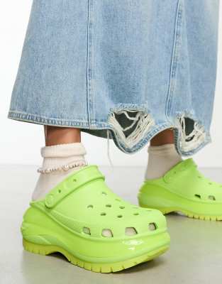 Crocs - Mega Crush - Clogs in Limettengrün