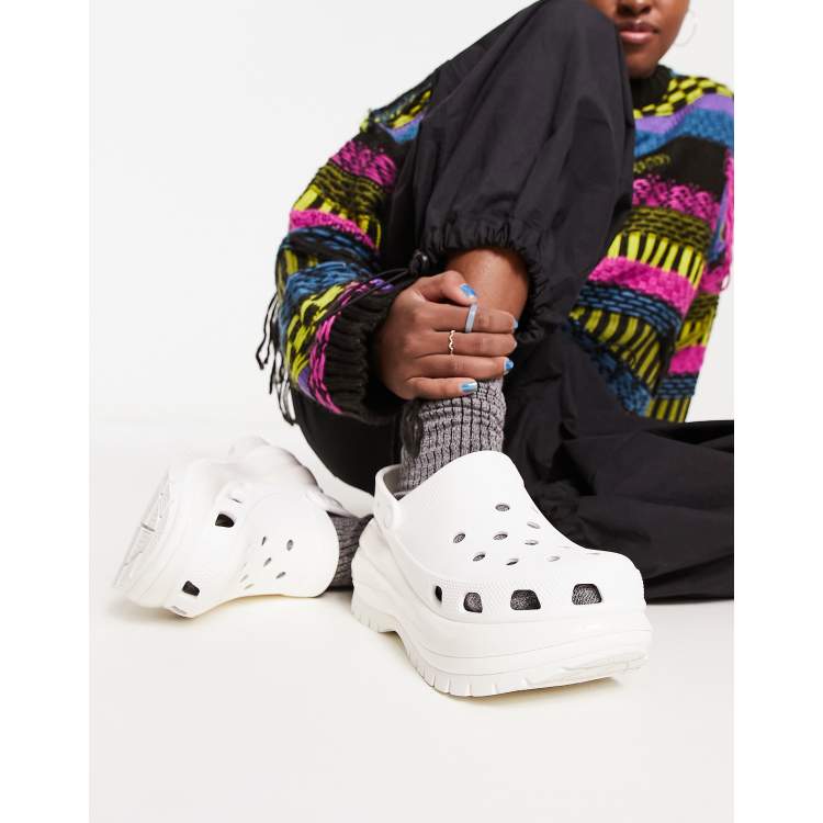 White crocs online with flowers