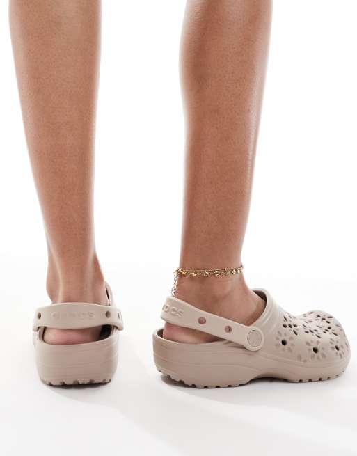 Crocs - Sabots classiques à découpes fleuries - Taupe, 4 de 4