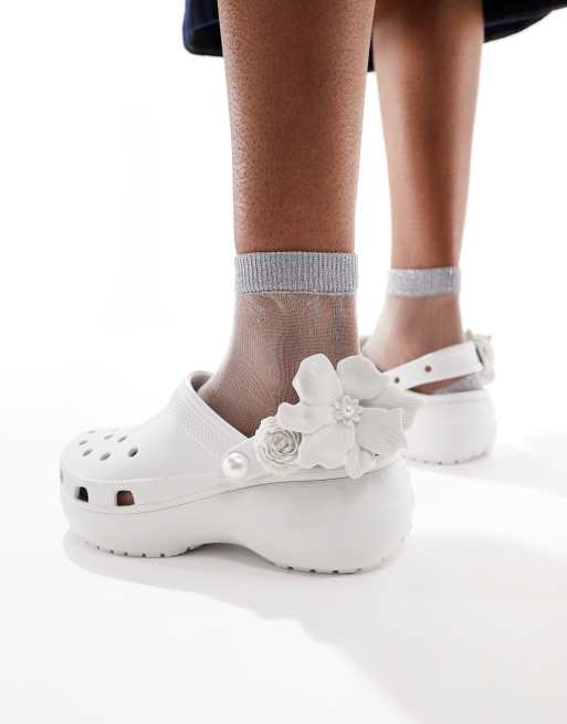 Crocs - Sabots classiques à semelle plateforme et détail fleurs - Clair de lune, 4 de 4