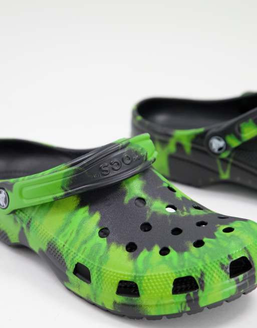 Crocs - Sabots classiques avec motif tourbillon effet tie-dye - Vert citron et noir