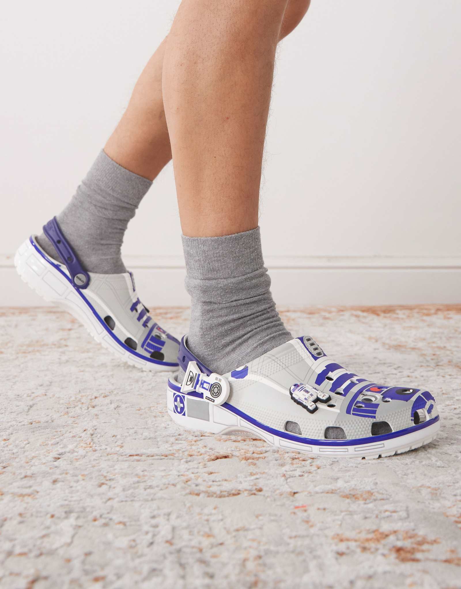 Классические сабо Crocs Star Wars R2D2 серого цвета