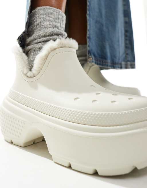 Crocs – Stomp – Gefütterte Stiefel in Creme mit kurzem Schaft, 3 von 4