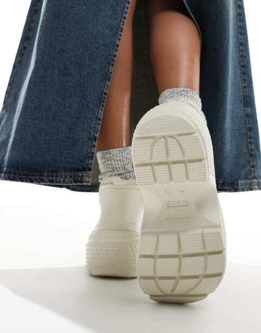 Crocs – Stomp – Gefütterte Stiefel in Creme mit kurzem Schaft, 4 von 4