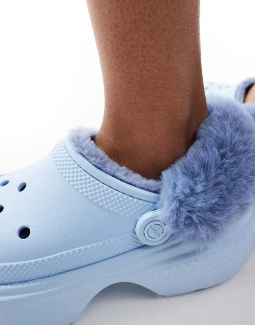 Light blue lined crocs best sale