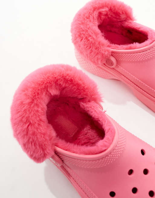 Pink fuzzy crocs online