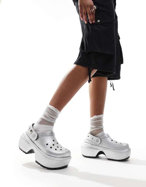 Crocs – Stomp – Silvermetalliska tofflor - view 1