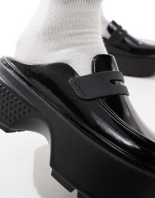 Crocs – Stomp – Svarta, högglansiga loafers, 2 av 4