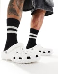 [Crocs] Crocs Unisex Classic clogs in geometric white 3-4 WHITE