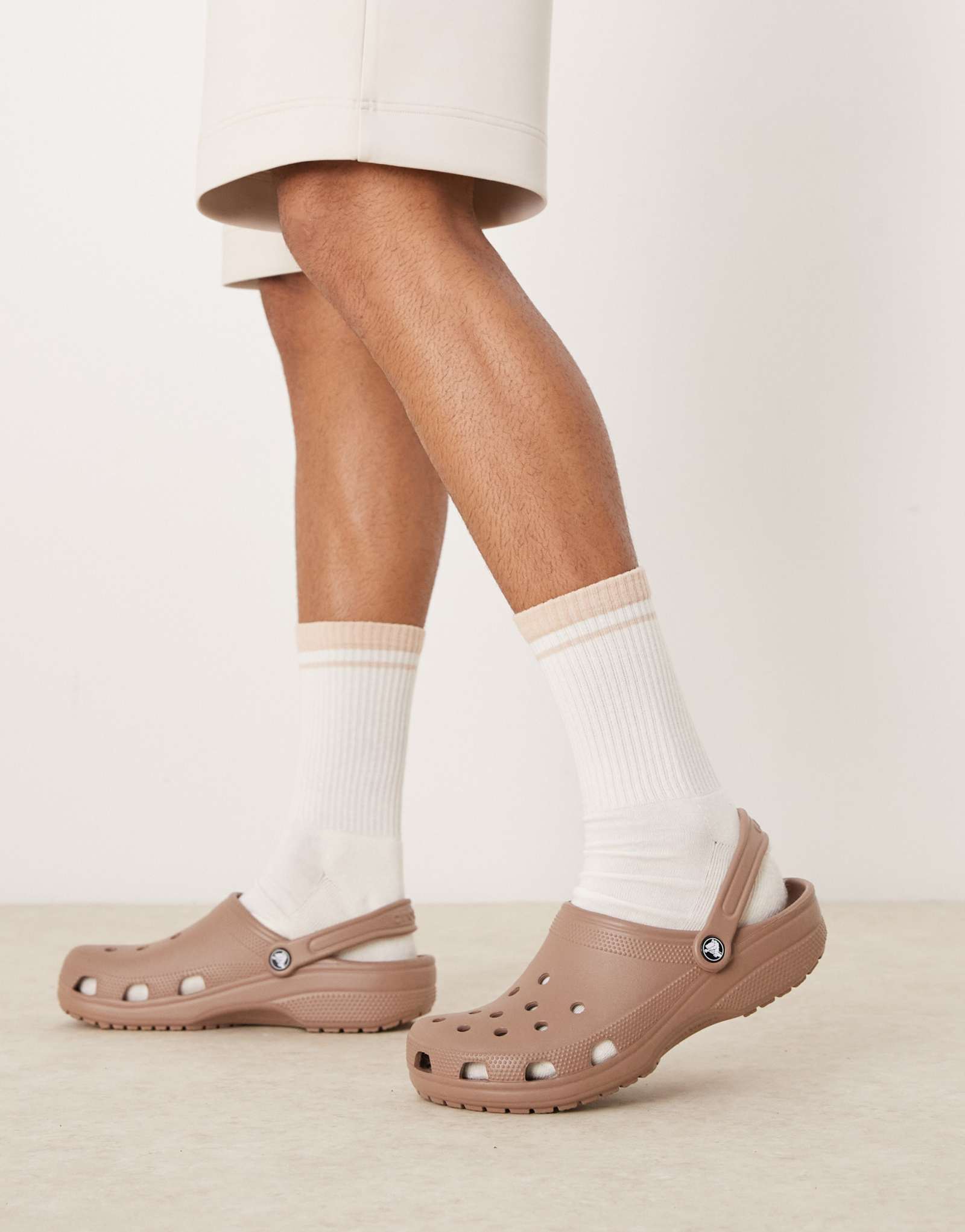 Классические сабо Crocs унисекс коричневого цвета
