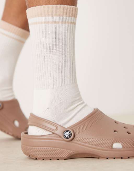 Crocs Unisex classic clogs in latte brown
