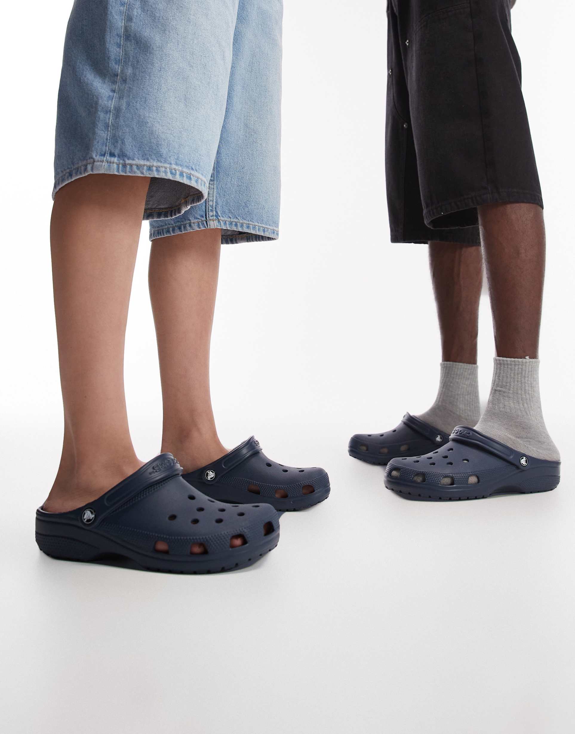 crocs unisex classic clogs in navy