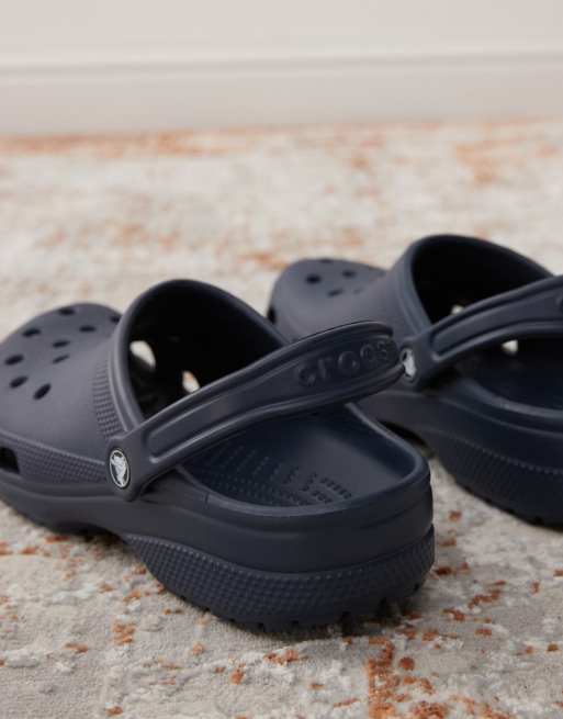 Does old navy sell crocs online