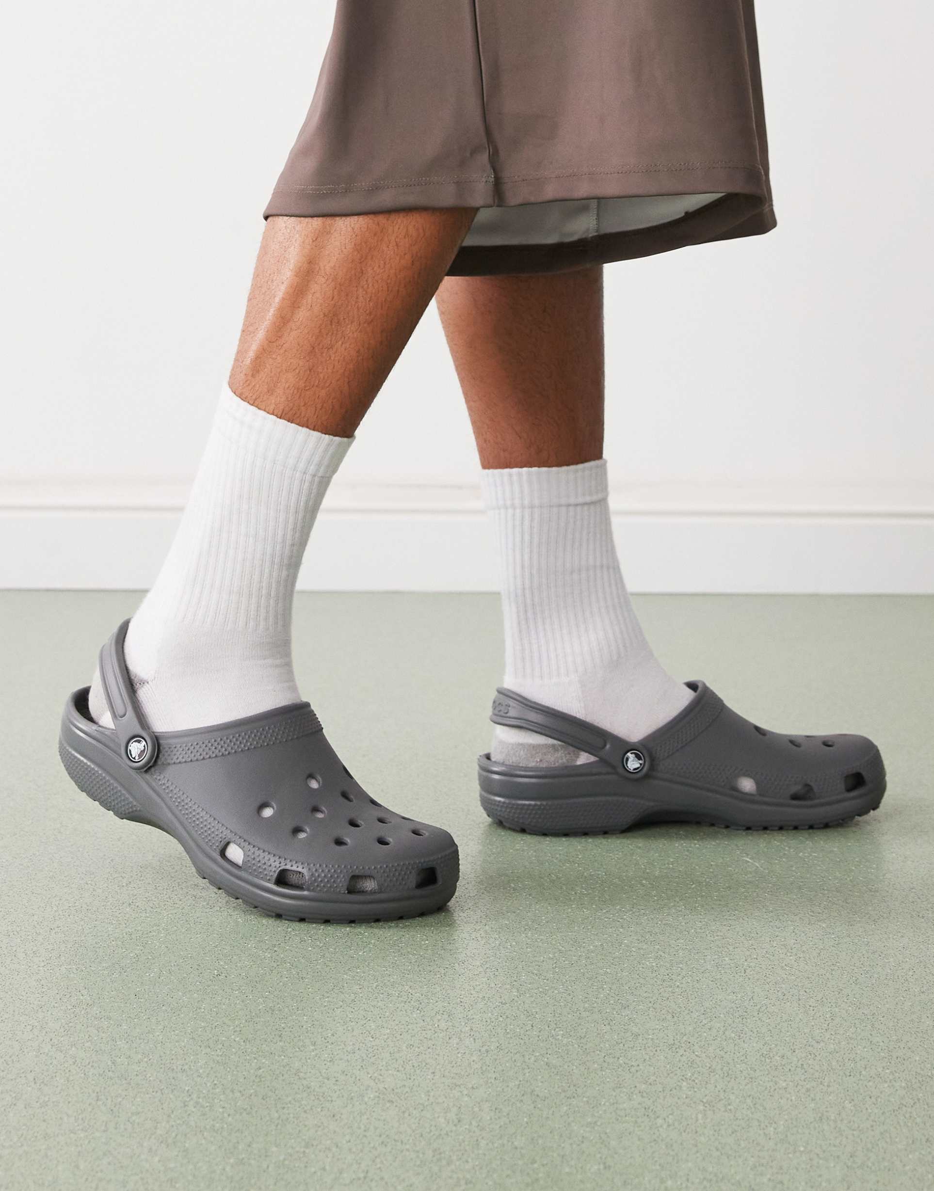crocs unisex classic clogs in slate gray