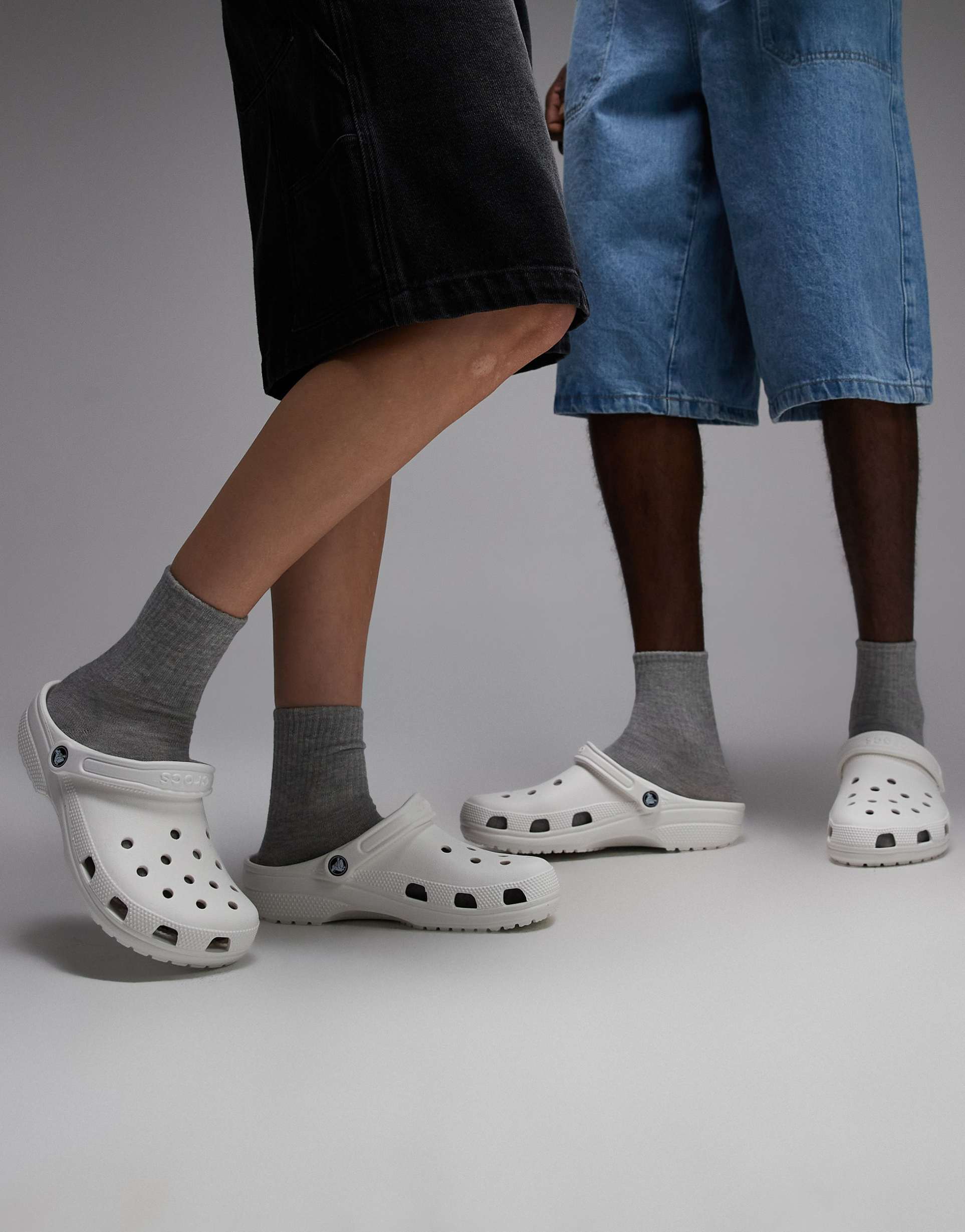 crocs unisex classic clogs in white
