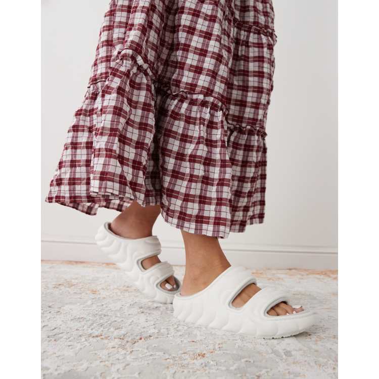 Crocs Unisex Classic cozzzy overpuff sandal in white ASOS