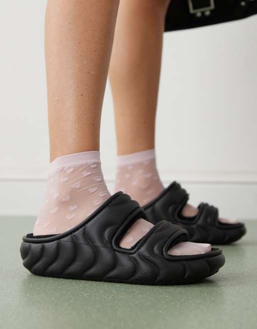Crocs – Unisex – Classic – Cozzzy Overpuff – Sandalen in Schwarz, 4 von 4