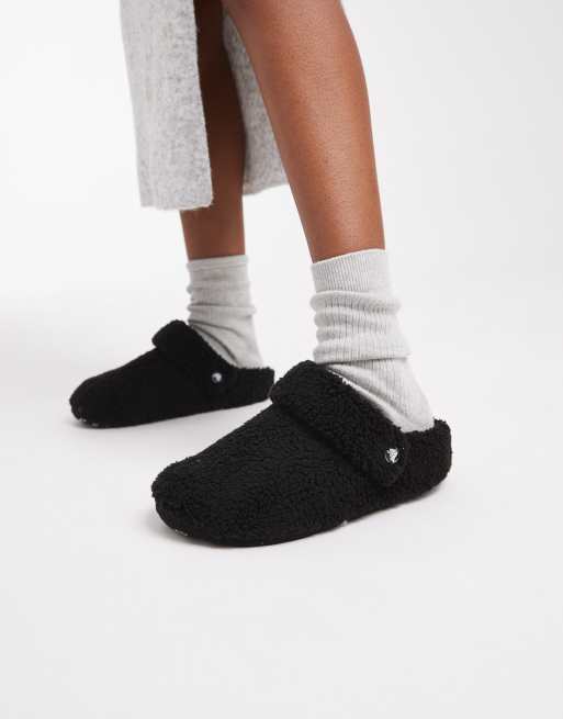 Crocs Unisex Classic cozzzy slipper in black