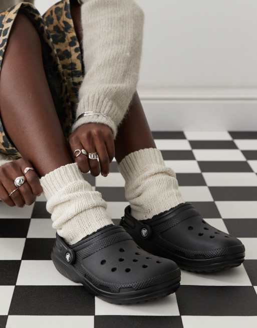 Black fuzzy online crocs