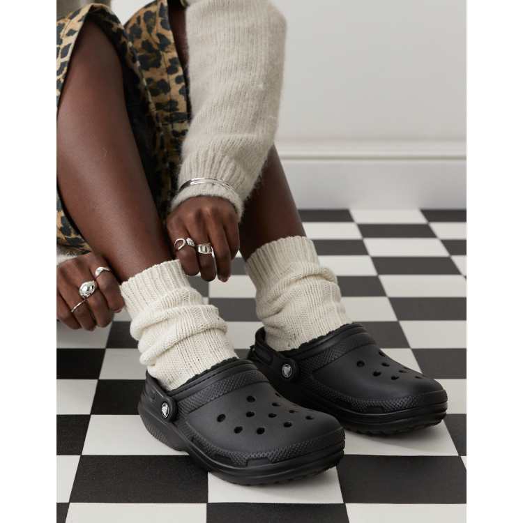 Crocs unisex classic lined clogs in black | ASOS