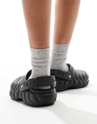 Crocs Unisex Classic lined overpuff clogs in black | ASOS