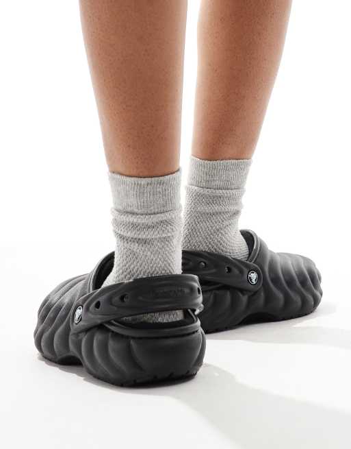 Crocs Unisex Classic lined overpuff clogs in black | ASOS