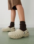 [Crocs] Crocs unisex classic lined overpuff clogs in moth-Neutral 36-37 BEIGE