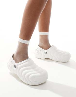 Crocs Unisex Classic lined overpuff clogs in white